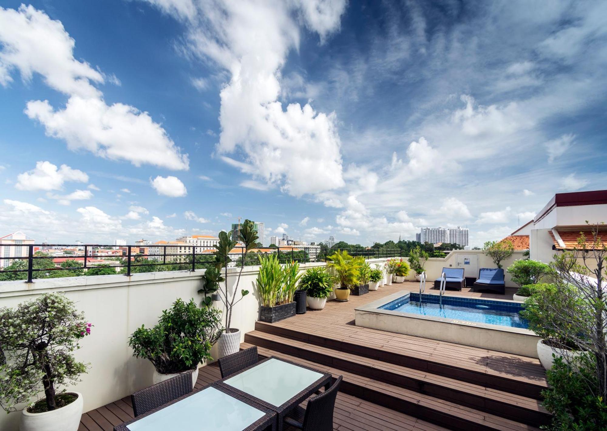 Central Mansions Serviced Apartments Phnom Penh Exterior photo