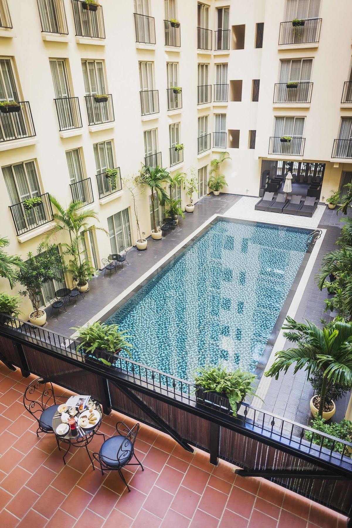 Central Mansions Serviced Apartments Phnom Penh Exterior photo